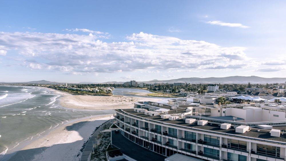 Lagoon Beach Hotel Image